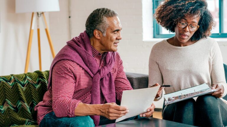 How does a Medicare insurance policy work with different kinds of insurance?