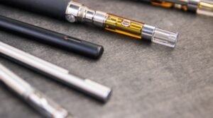 HHC vs. THC: Exploring the Differences in Potency, Efficacy, and Therapeutic Applications
